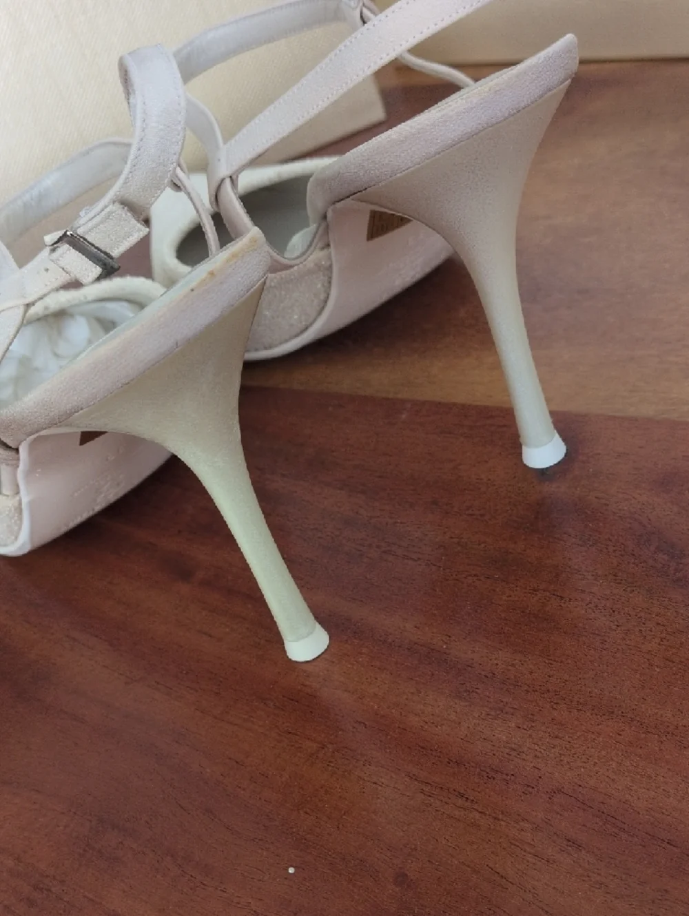 🆕 Vintage Giorgio Armani Cream Pointed Toe Ankle-Strap Pumps